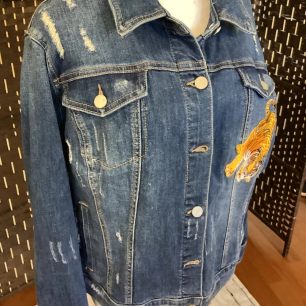 DENIM  Customized Distressed Patch Jacket - Picture 4 of 9